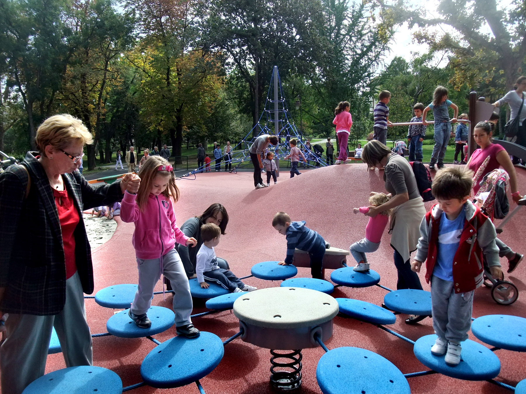 100 CREATIVE PLAYGROUNDS FOR THE CHILDREN OF SERBIA PROJECT